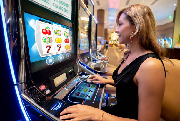 Money Train slot game interface displayed on mobile phone screen